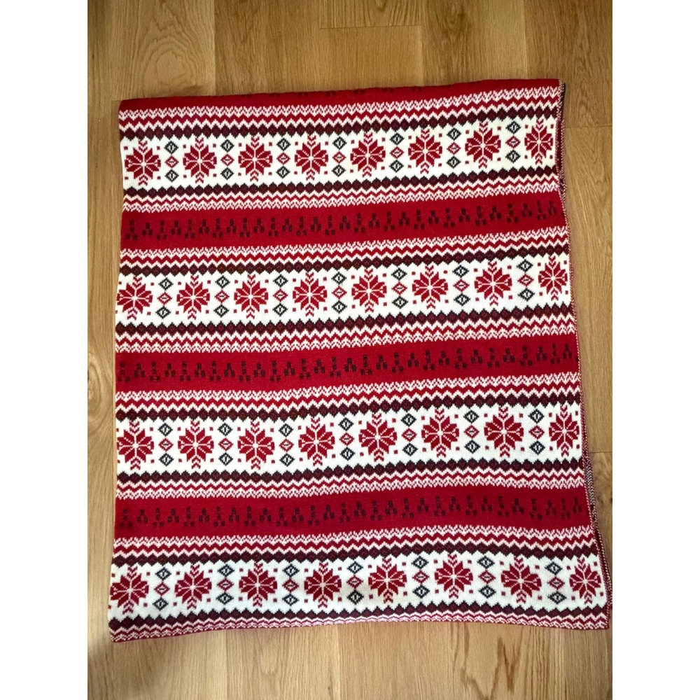 Punctuate by Barnes & Noble Red Snowflake Christmas Fair Isle Cotton Blanket